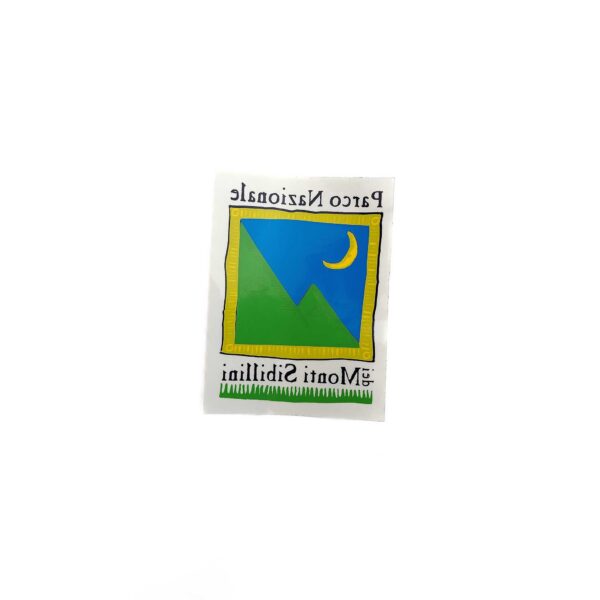 Vetrofania con il logo del Parco Nazionale dei Monti Sibillini